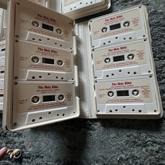 The Holy  Bible New International Version Old testament Tape 1-48 - Picture 8 of 8